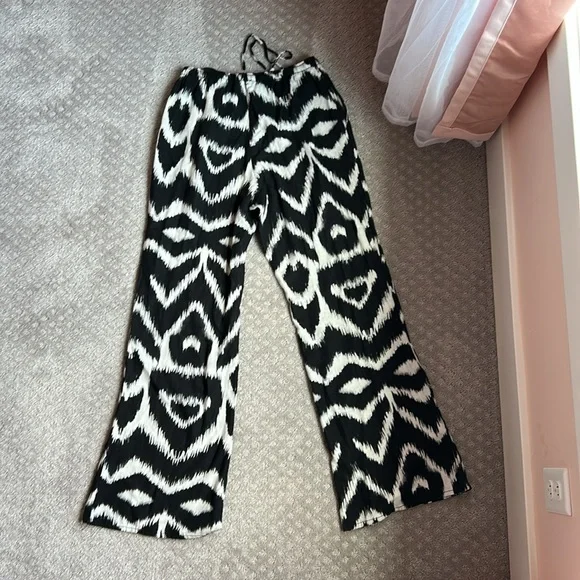 H&M Monochrome Patterned Pants - Picture 4 of 4
